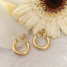 Cargar imagen en el visor de la galería, ARGOLLAS GRUESA 17 GOLD

