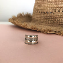 Cargar imagen en el visor de la galería, ANILLO PLATA REMOLINO Y ONDAS - Piedra Marina
