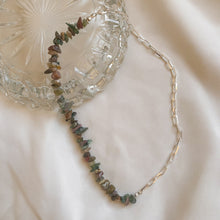 Cargar imagen en el visor de la galería, COLLAR PIEDRAS VERDES
