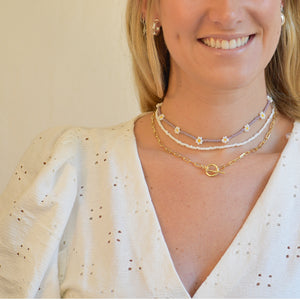 COLLAR MOSTACILLAS LILAS FLORES