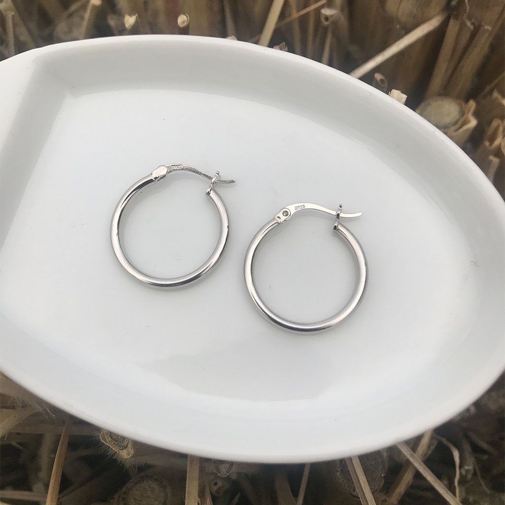 ARGOLLAS GRUESA 16 PLATA - Piedra Marina